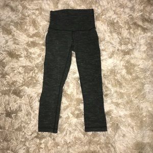 Green Lululemon cropped leggings